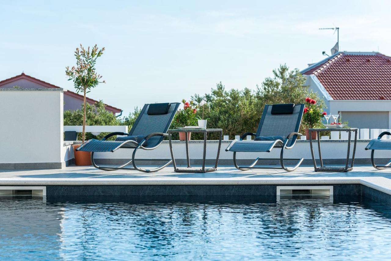 Villa Magnifica Apartments With Pool Novalja Ngoại thất bức ảnh