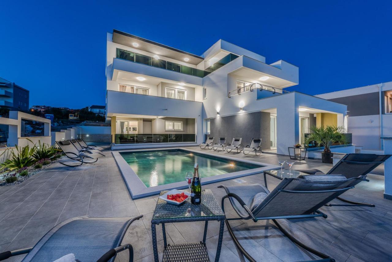 Villa Magnifica Apartments With Pool Novalja Ngoại thất bức ảnh