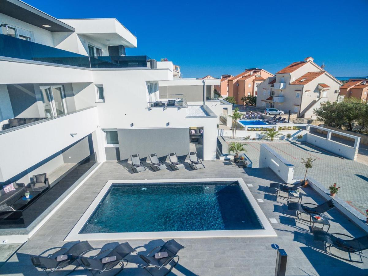 Villa Magnifica Apartments With Pool Novalja Ngoại thất bức ảnh