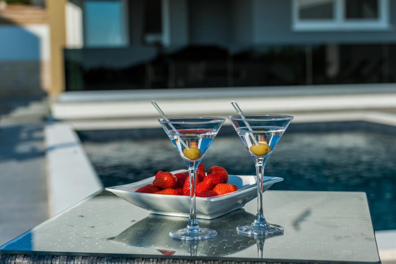 Villa Magnifica Apartments With Pool Novalja Ngoại thất bức ảnh