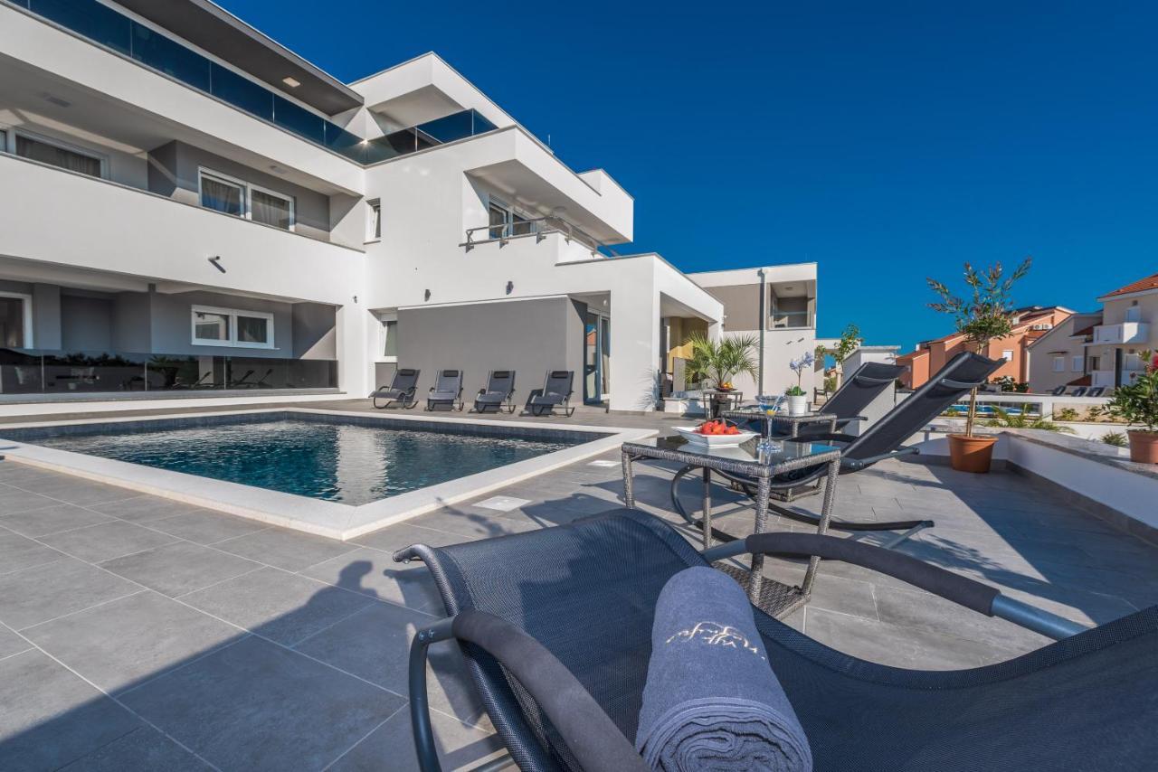 Villa Magnifica Apartments With Pool Novalja Ngoại thất bức ảnh