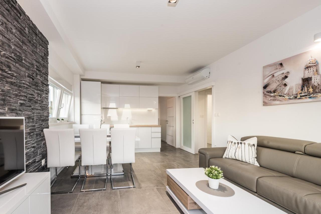 Villa Magnifica Apartments With Pool Novalja Ngoại thất bức ảnh