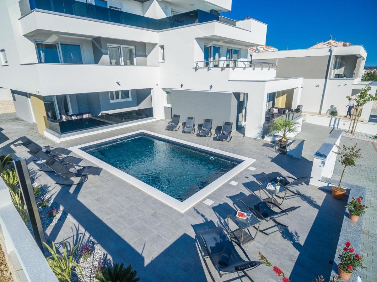 Villa Magnifica Apartments With Pool Novalja Ngoại thất bức ảnh