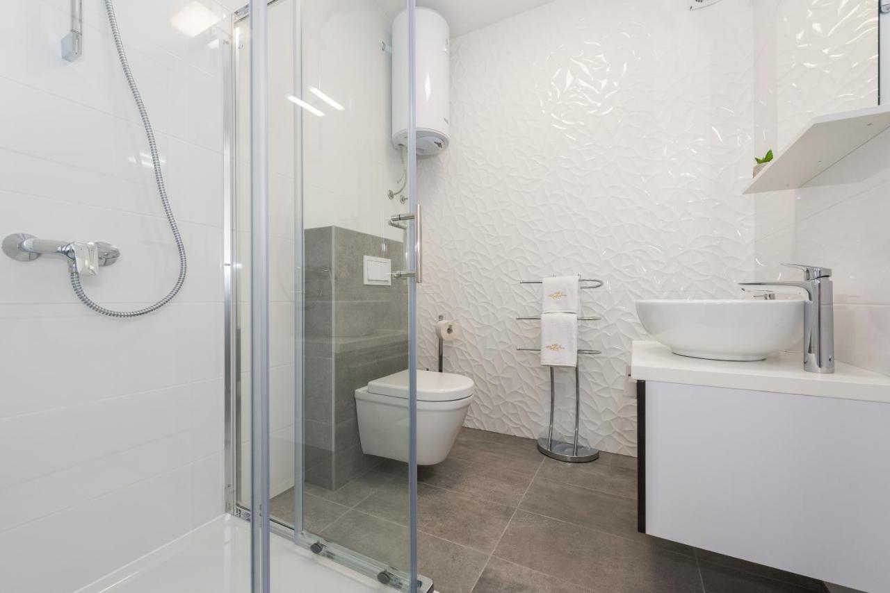 Villa Magnifica Apartments With Pool Novalja Ngoại thất bức ảnh