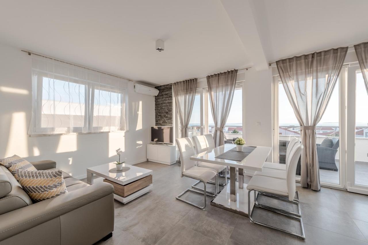 Villa Magnifica Apartments With Pool Novalja Ngoại thất bức ảnh