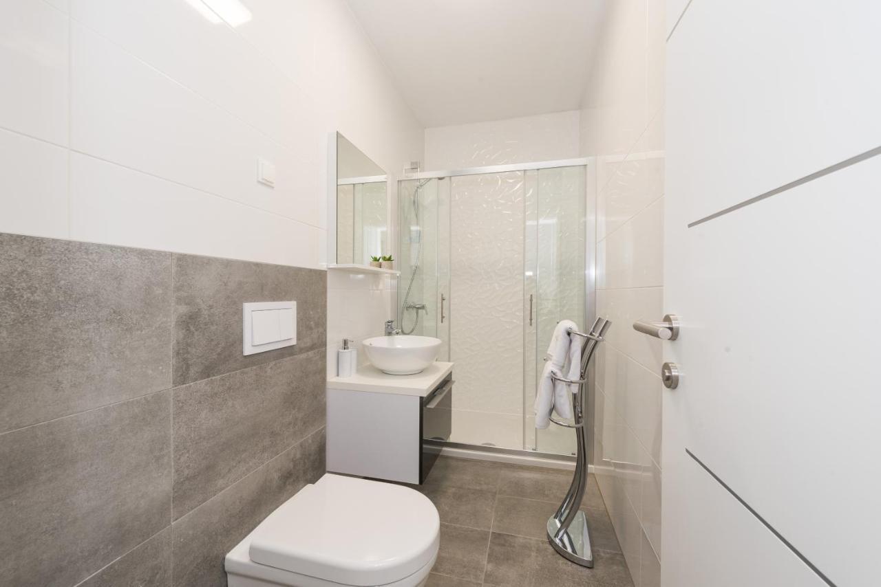 Villa Magnifica Apartments With Pool Novalja Ngoại thất bức ảnh