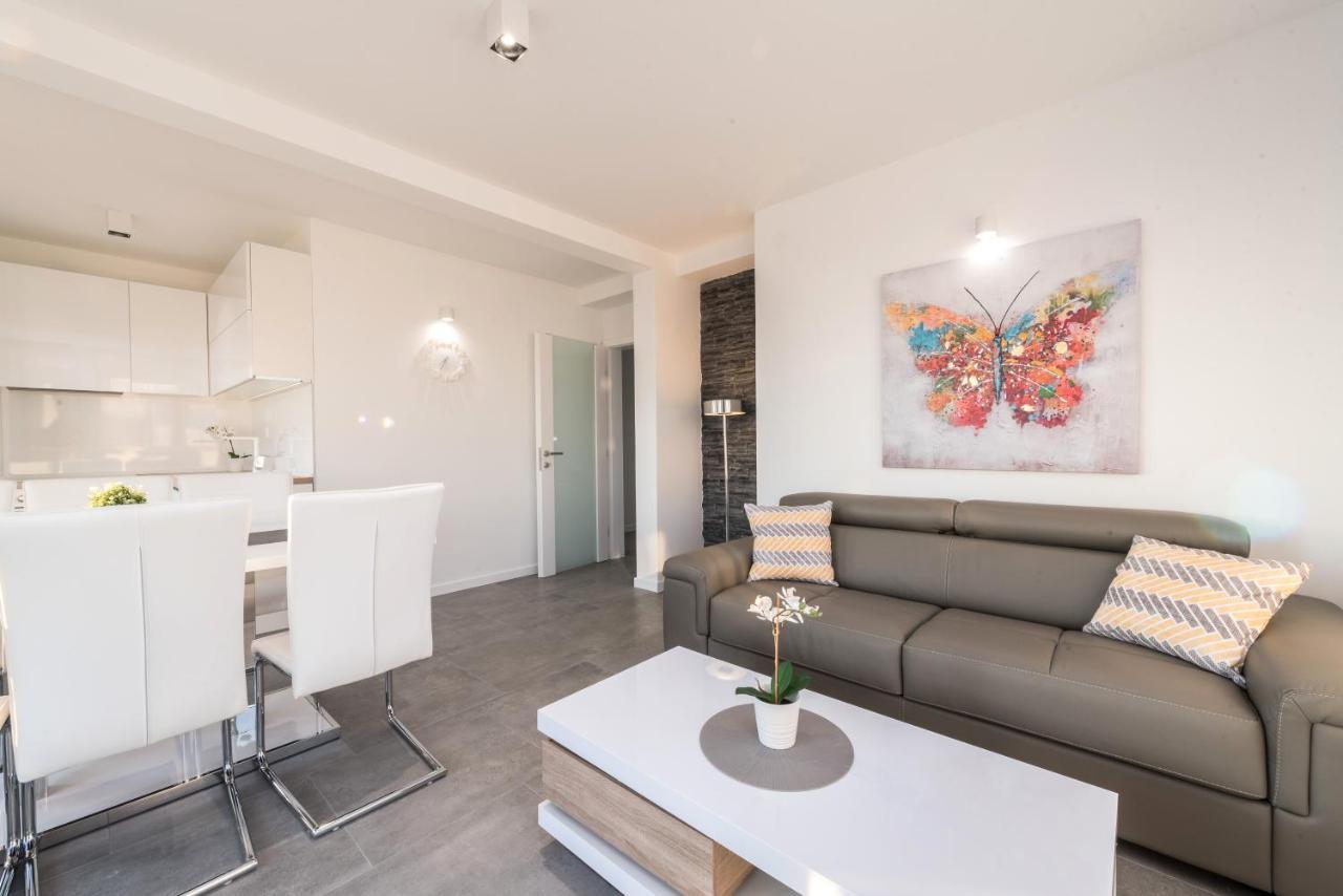 Villa Magnifica Apartments With Pool Novalja Ngoại thất bức ảnh