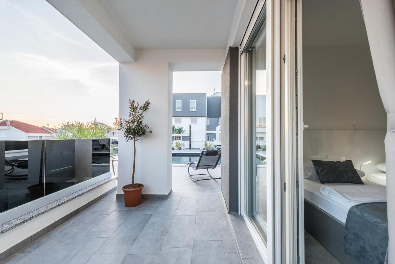 Villa Magnifica Apartments With Pool Novalja Ngoại thất bức ảnh