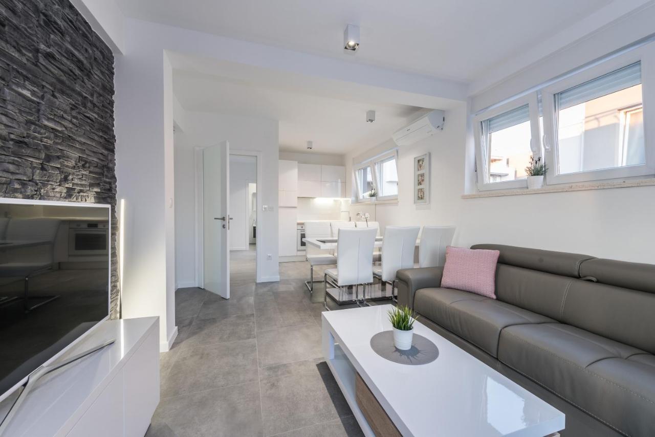 Villa Magnifica Apartments With Pool Novalja Ngoại thất bức ảnh