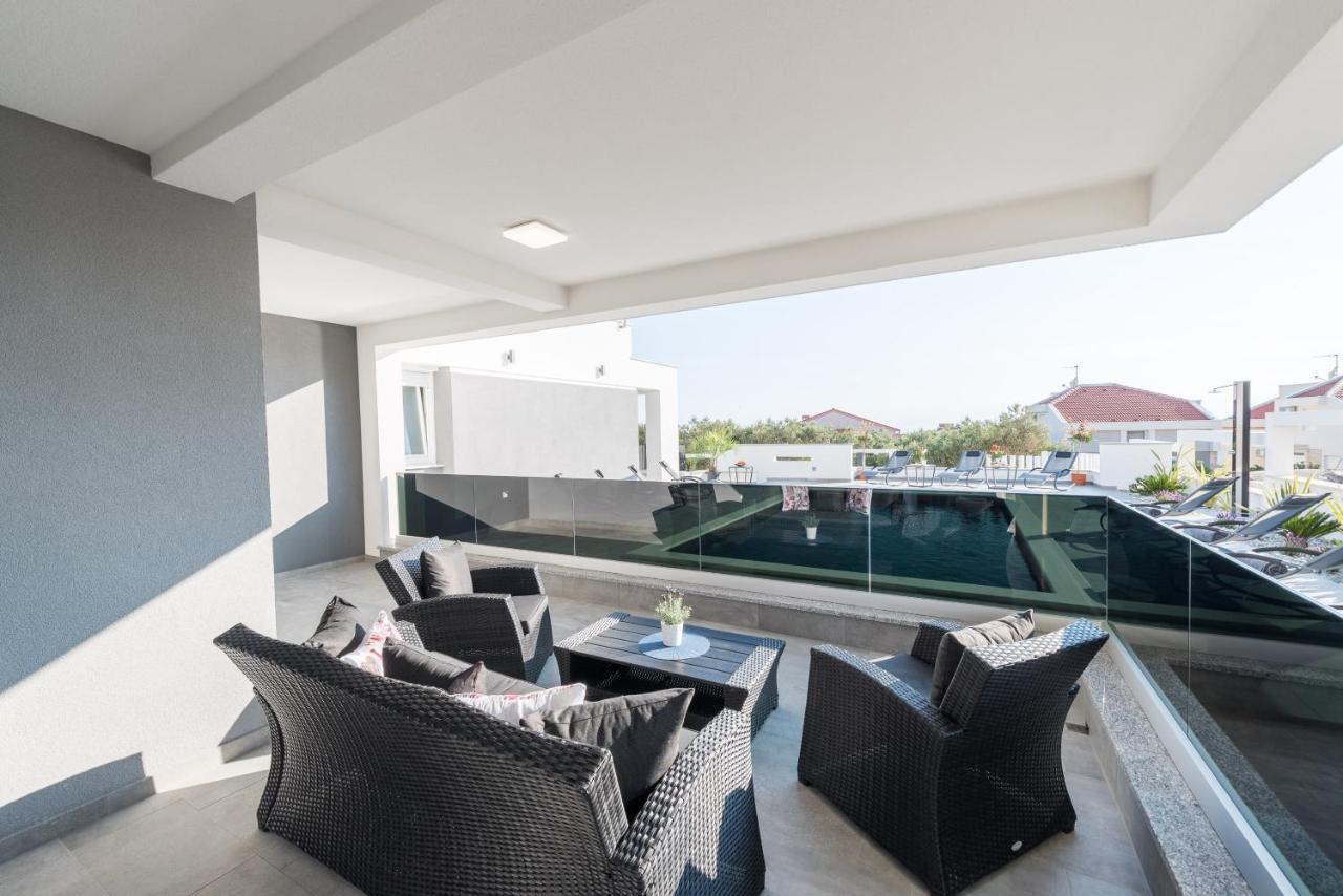 Villa Magnifica Apartments With Pool Novalja Ngoại thất bức ảnh