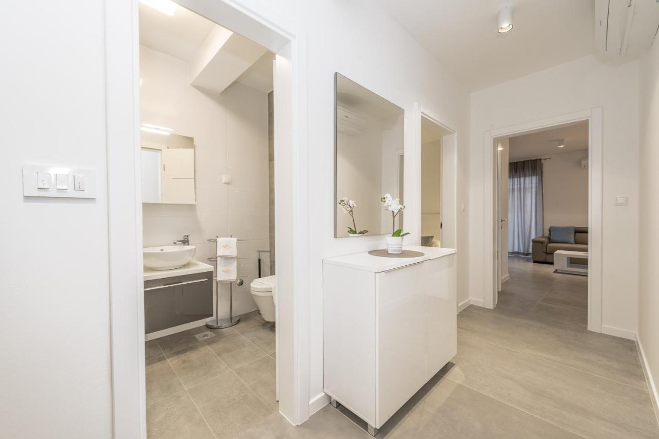 Villa Magnifica Apartments With Pool Novalja Ngoại thất bức ảnh