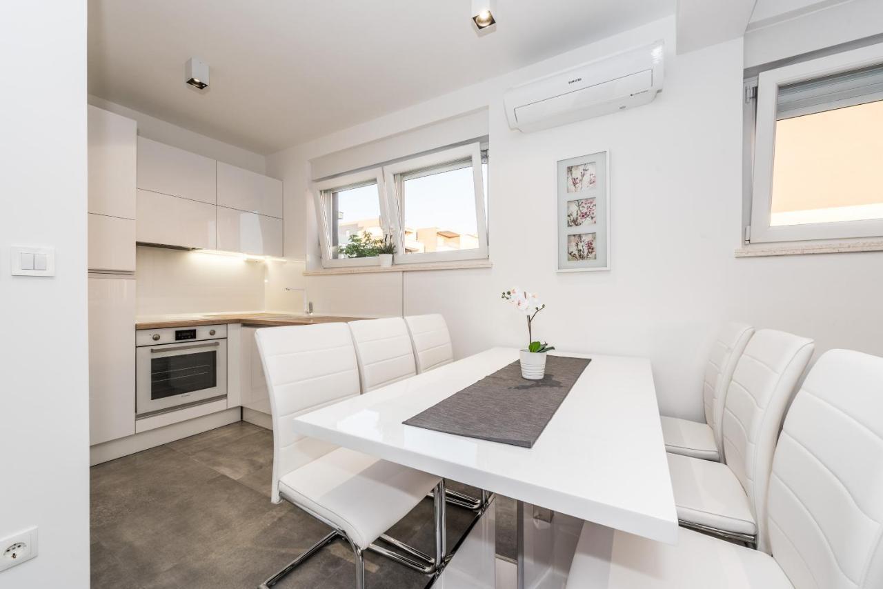 Villa Magnifica Apartments With Pool Novalja Ngoại thất bức ảnh