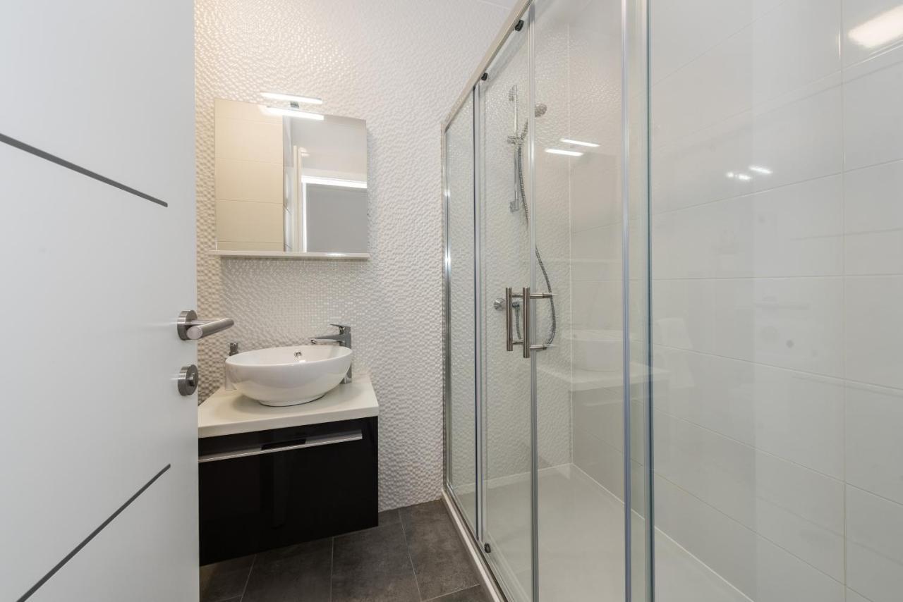 Villa Magnifica Apartments With Pool Novalja Ngoại thất bức ảnh