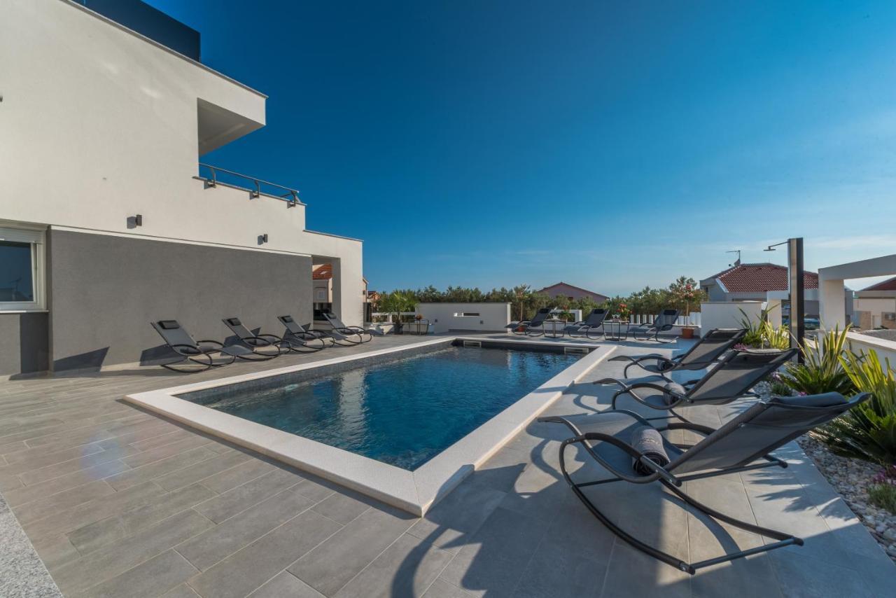 Villa Magnifica Apartments With Pool Novalja Ngoại thất bức ảnh