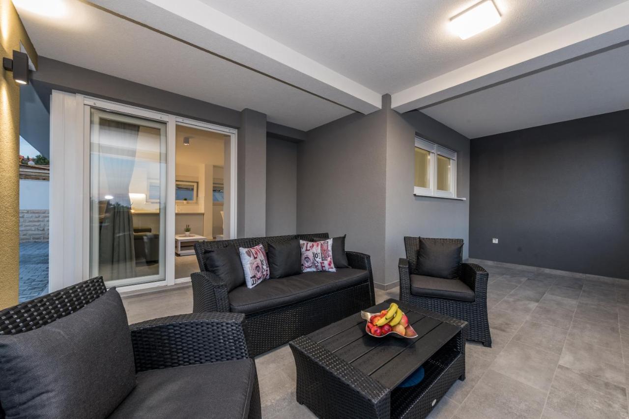 Villa Magnifica Apartments With Pool Novalja Ngoại thất bức ảnh