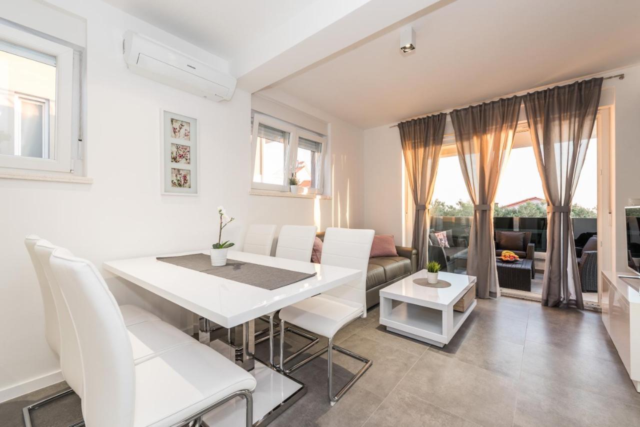 Villa Magnifica Apartments With Pool Novalja Ngoại thất bức ảnh